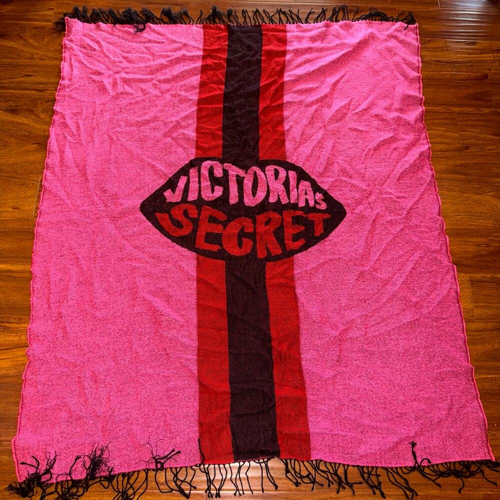Victoria Secret Pink Lip Graphic Throw Soft Fringed Blanket  46x56 Pink & Red